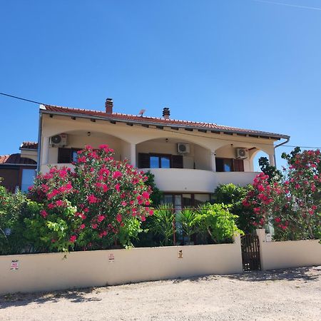Apartments Busic Biograd Na Moru Ngoại thất bức ảnh